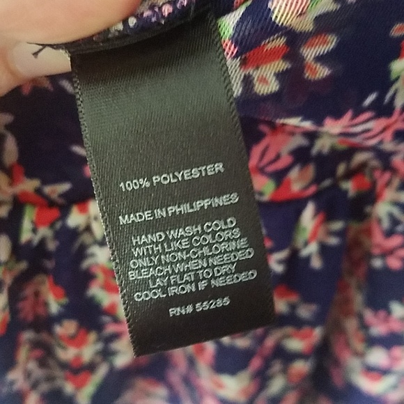 EXPRESS Floral Flowy Top - Picture 5 of 5